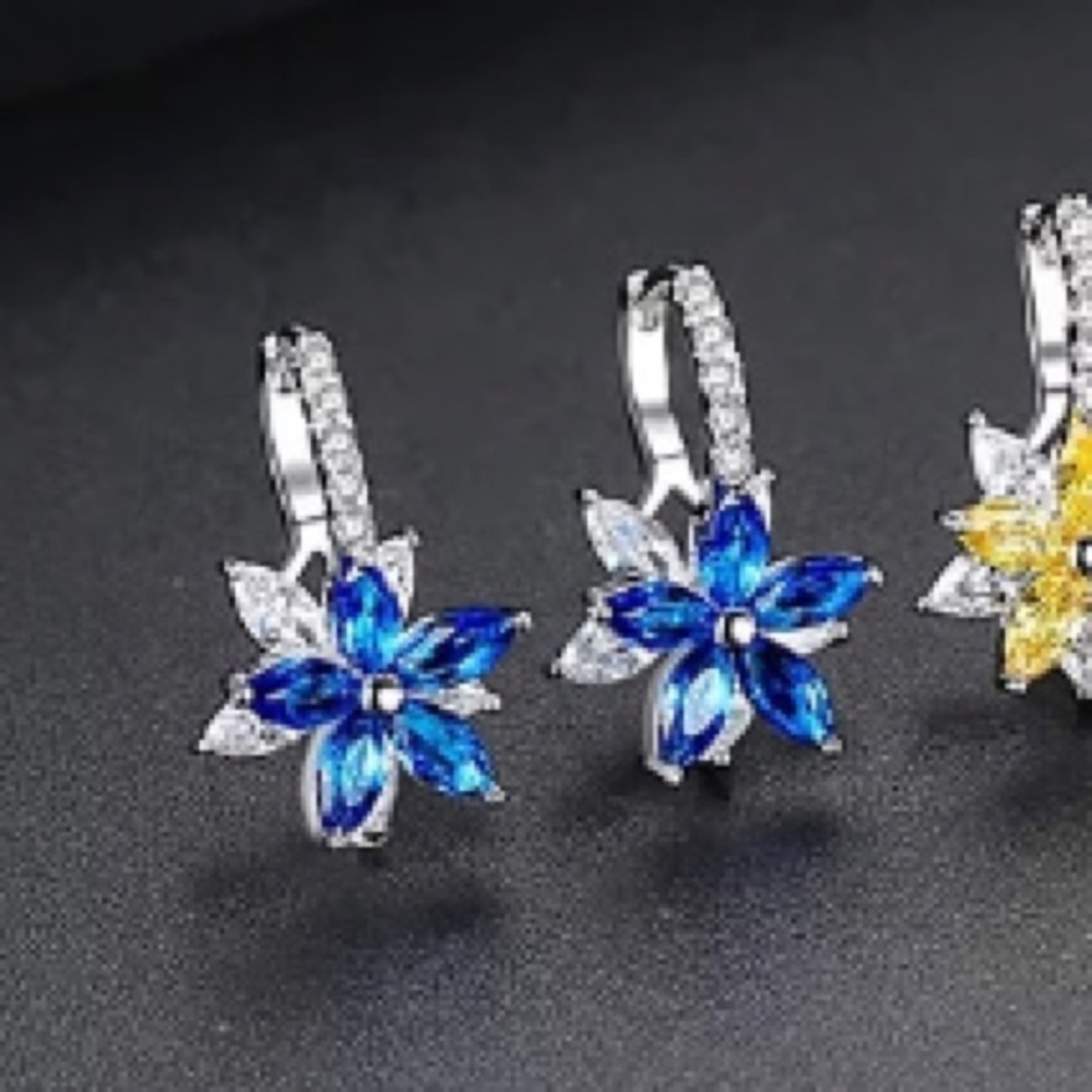 NEW!💙💎GORGEOUS! ROYAL BLUE FLOWER! CZ DROPS!💎💙 - Picture 4 of 8